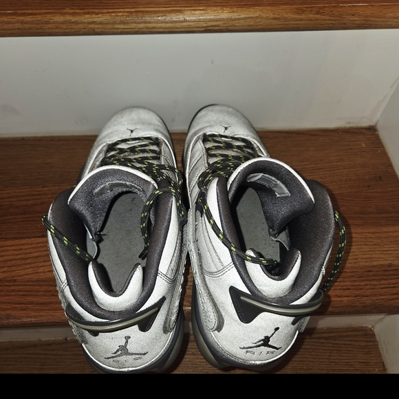 Jordan Athletic Shoes in Silver and Black - Picture 3 of 6